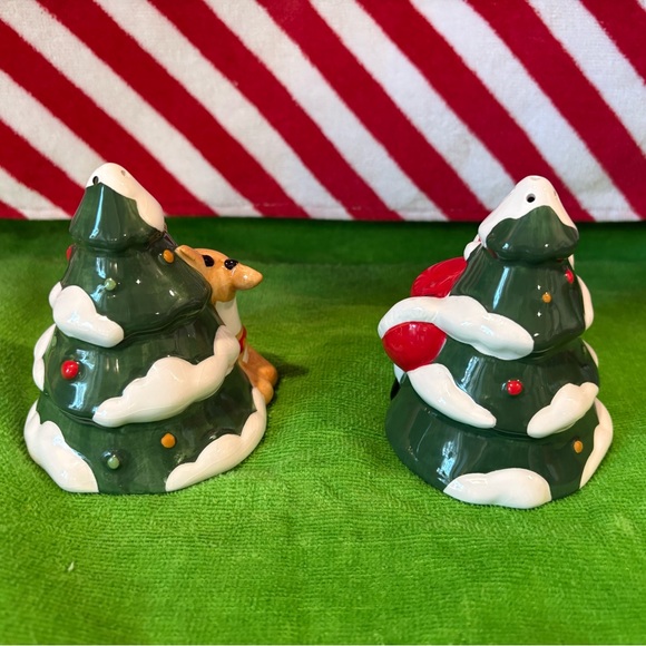 Lenox Porcelain 4โ Rudolph ๐ฆ & Santa Claus ๐
Salt & Pepper Shakers - Picture 2 of 5